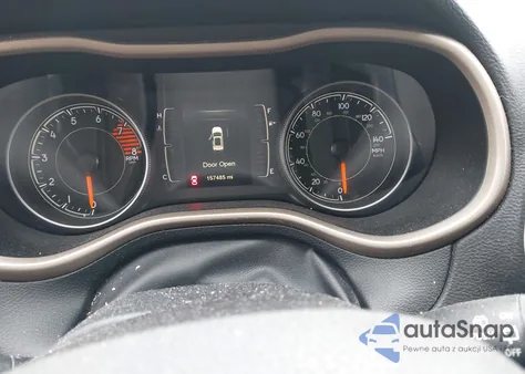 2016 Jeep Cherokee Latitude z USA, uszkodzony, nr VIN 1C4PJMCS5GW206325